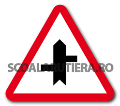 Intersecție cu drumuri fără prioritate, decalate 