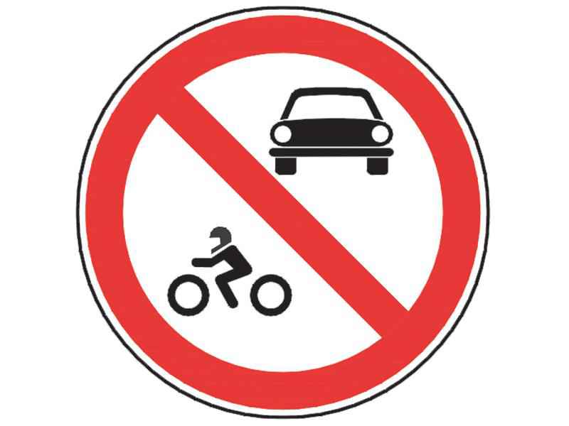 On the sector of road signalled by this sign have the right to enter:
