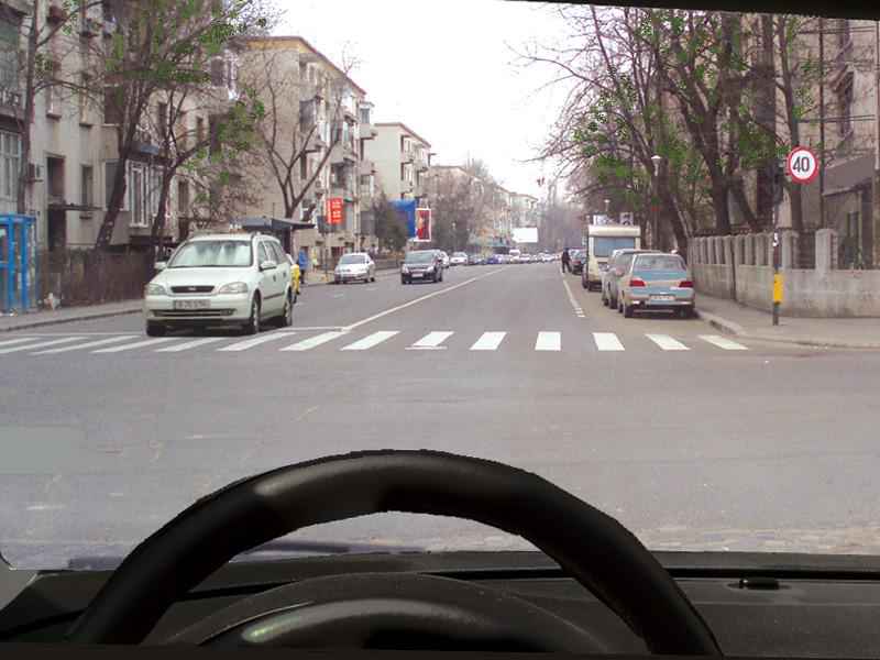 Cum trebuie să procedați dacă virați la stânga?