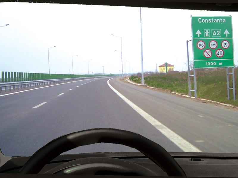 Viteza maximă autorizată pe autostrăzi pentru autovehiculele din categoriile A și B este de: