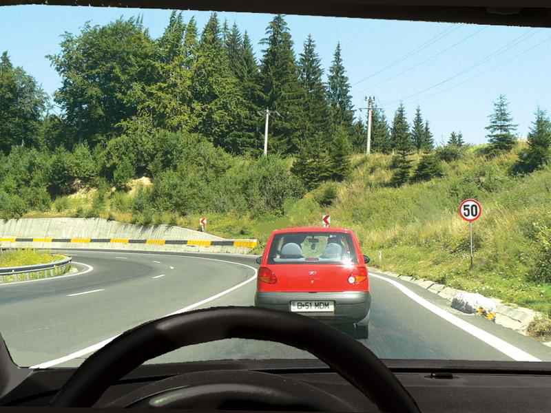 Este permisă depășirea în această situație?