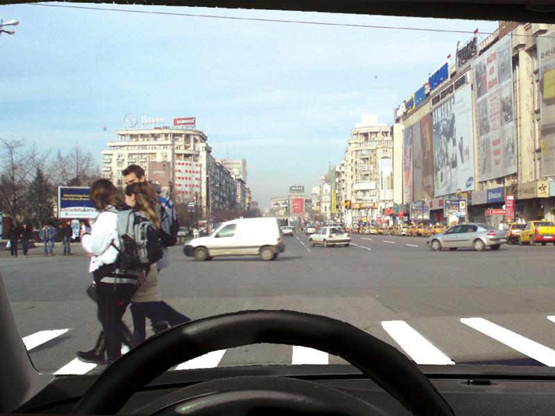 What is good to consider to avoid a danger, in the situation in the image?